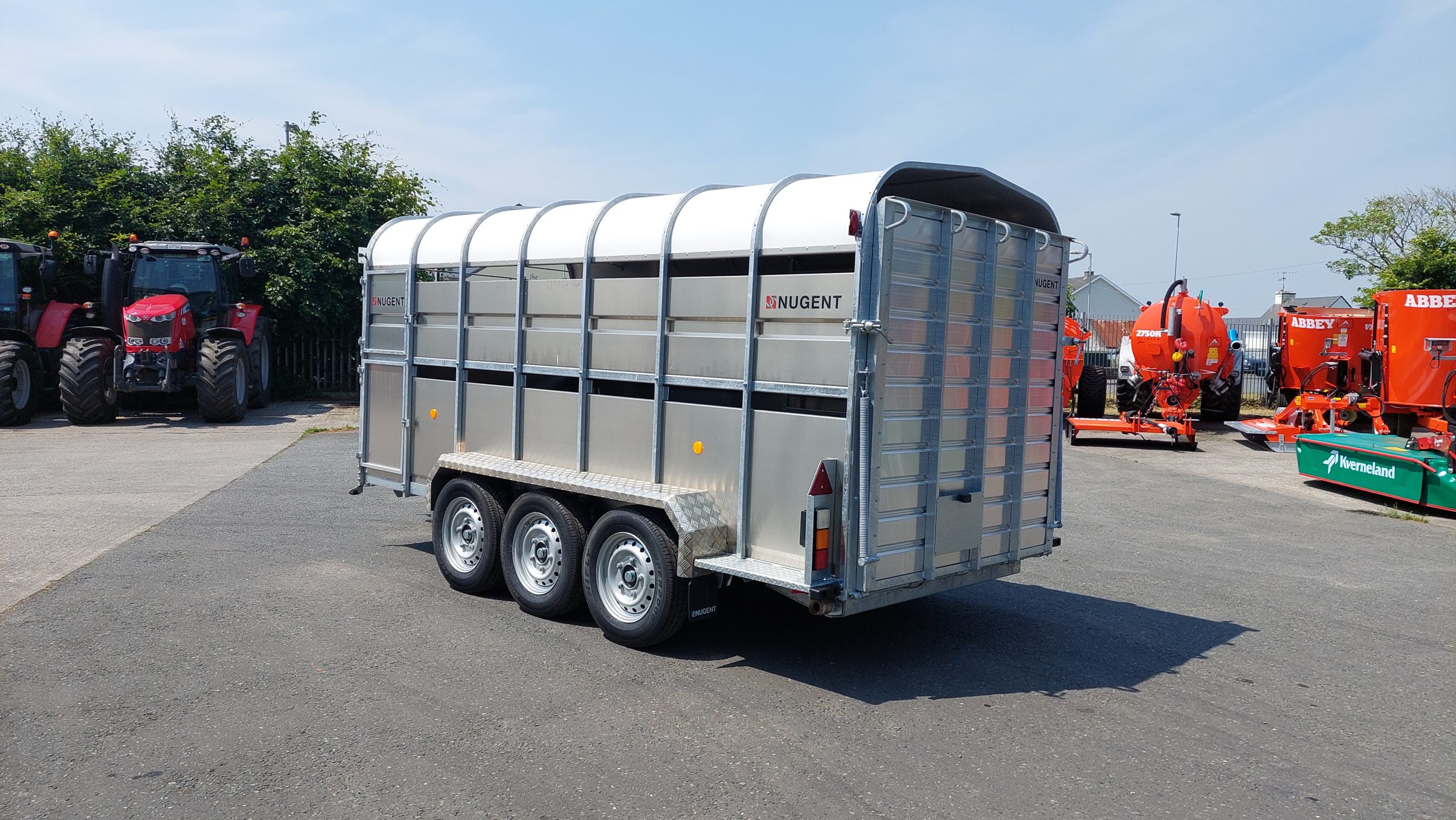 Nugent 14FT Tri-Axle Livestock Trailer - Image 3