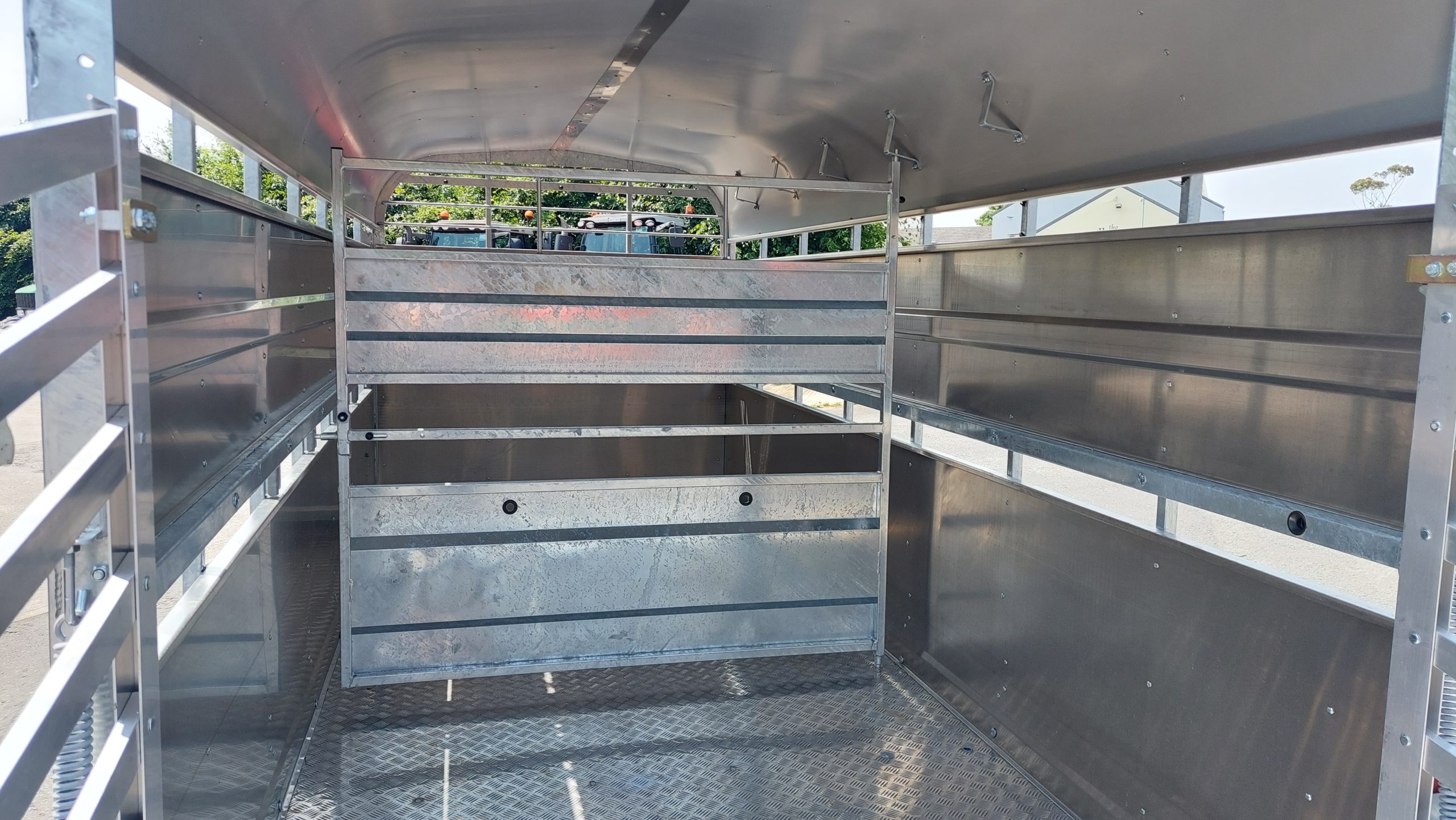 Nugent 14FT Tri-Axle Livestock Trailer - Image 10