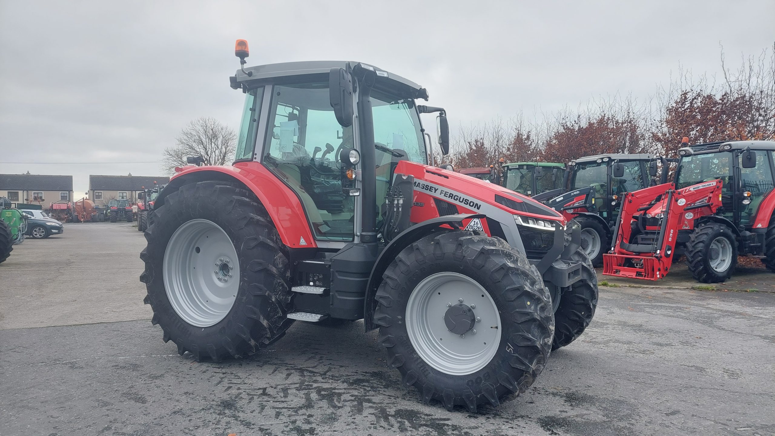 Massey Ferguson 5S.135 - Image 2