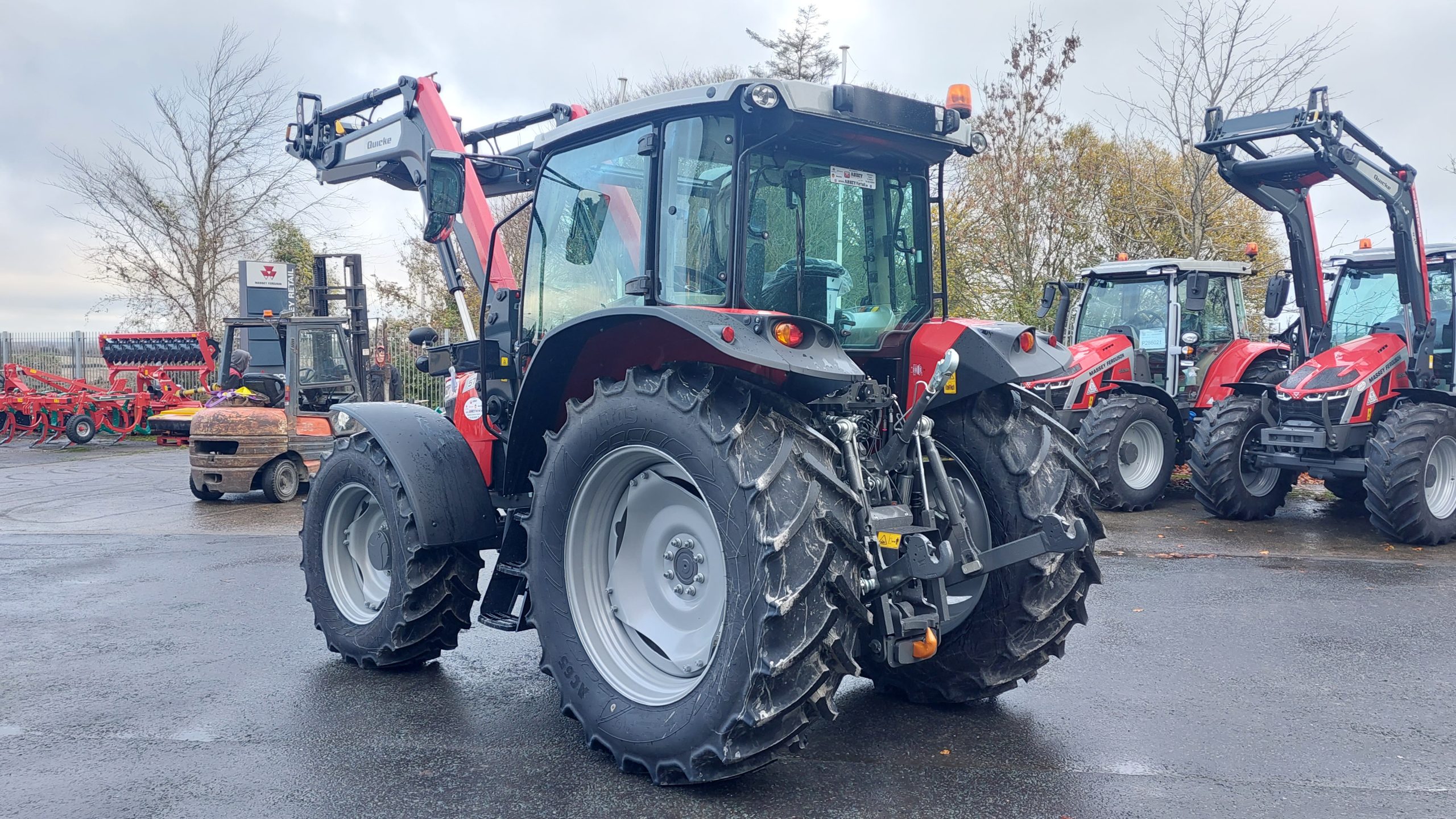 Massey Ferguson 5711M - Image 3