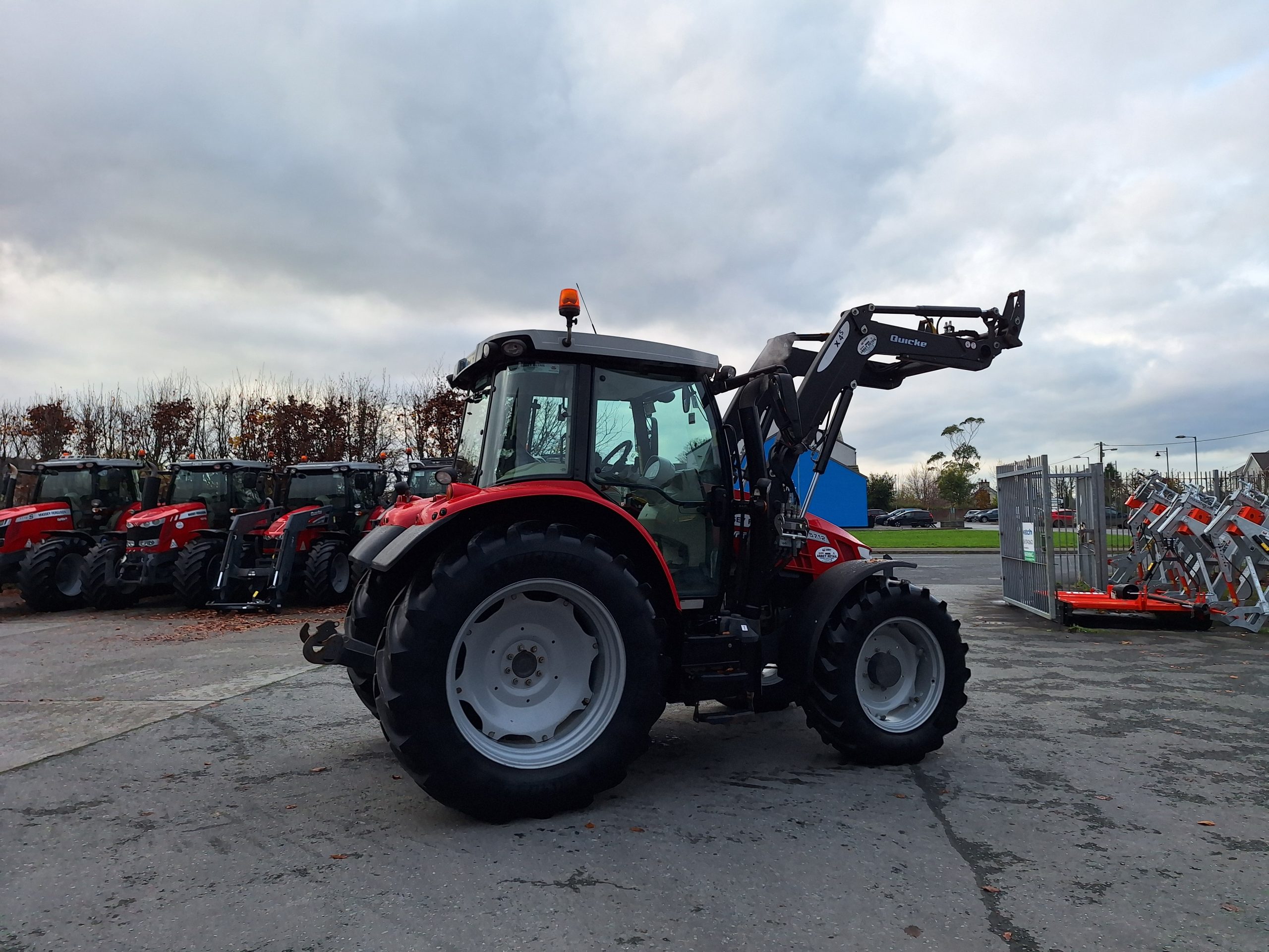 Massey Ferguson 5712S - Image 6